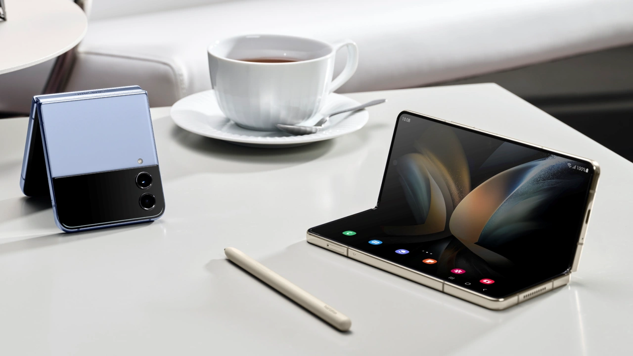 Galaxy Z Fold4 and Flip4
